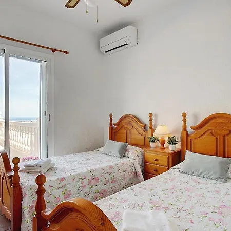 Amanda: 4 Bedroom With Stunning Views Dénia