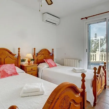 Amanda: 4 Bedroom With Stunning Views Villa Dénia