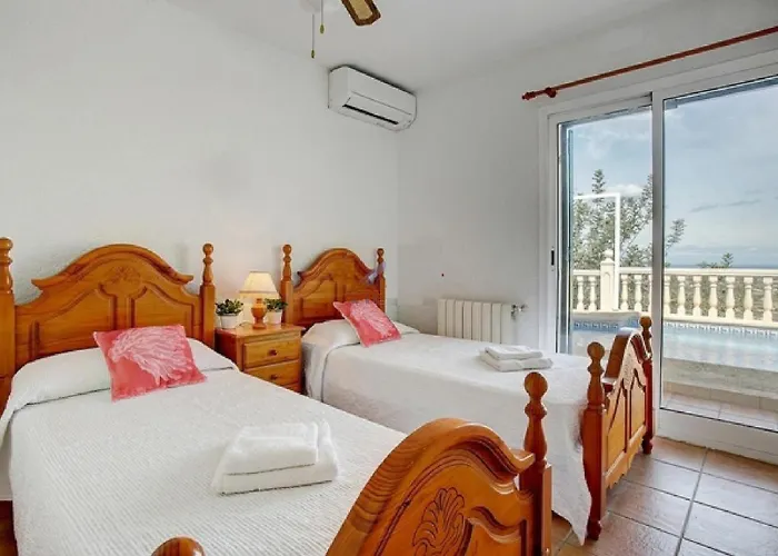 Amanda: 4 Bedroom With Stunning Views Villa Dénia